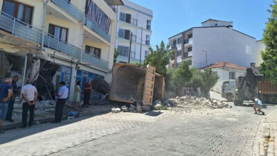 Freni boşalan kamyon ortalığı savaş alanına çevirdi: 9 yaralı