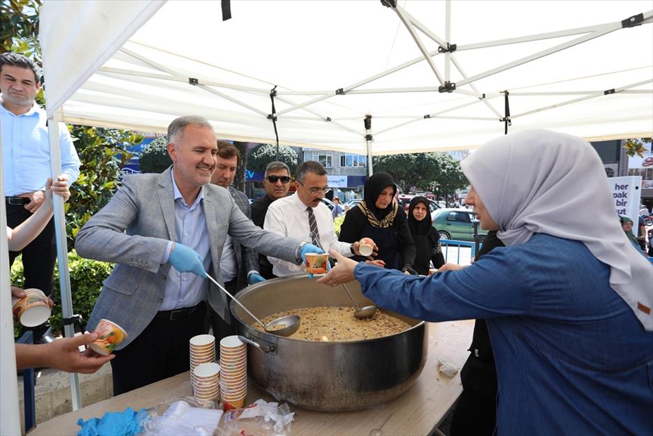 İnegöl’de aşure kazanları ‘birlik ve beraberlik’ için kaynadı İnegöl’de aşure kazanları ‘birlik ve beraberlik’ için kaynadı