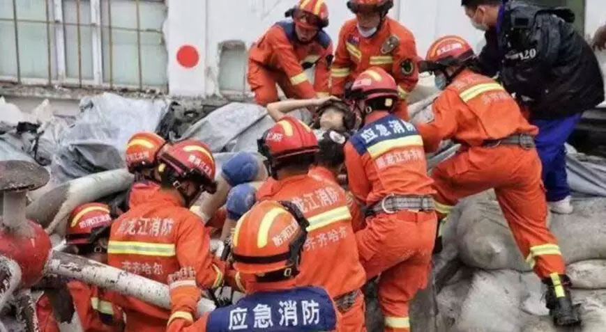 Spor salonunda facia! Voleybol takımından 11 kişi öldü Spor salonunda facia! Voleybol takımından 11 kişi öldü