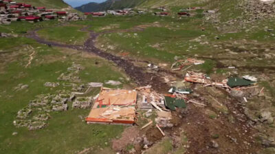 Yaylalarda kar kalktı, 12 ev ve 1 mescidin yıkıldığı tespit edildi