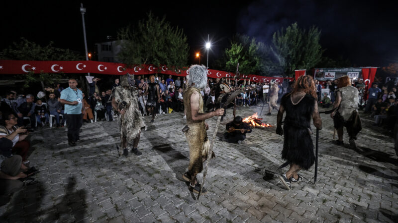 Bursa'nın Mustafakemalpaşa ilçesinde, Osmanlı Devleti'nden günümüze ulaşan "Alabaş" geleneği, yaklaşık