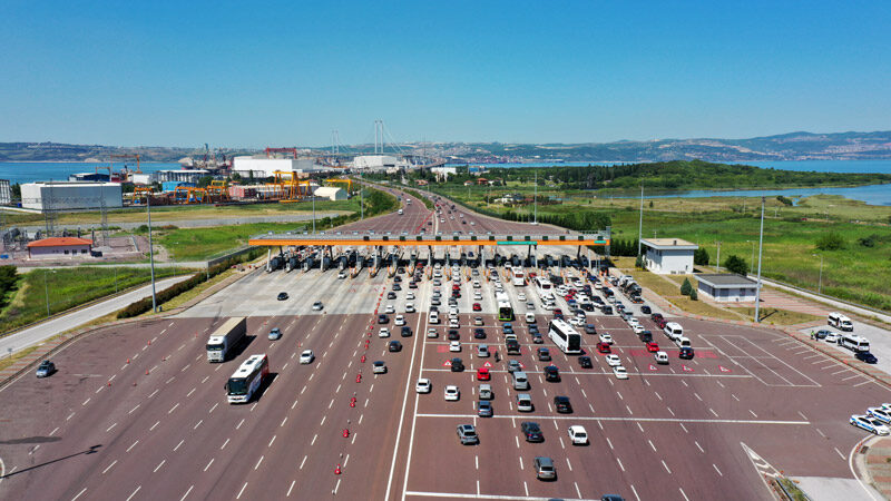 Tatilciler dönüş yolunda! İstanbul-İzmir Otoyolu’nda yoğunluk Kurban Bayramı tatili dönüşünde İstanbul-İzmir Otoyolu ve Osmangazi Köprüsü'nde, Yalova