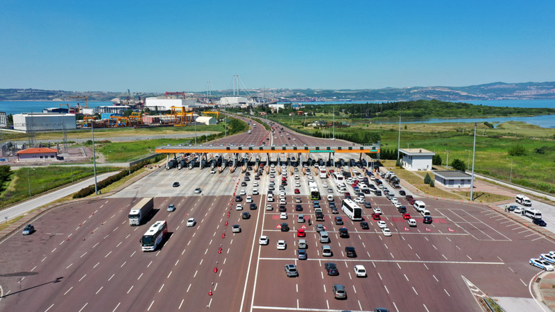 Tatilciler dönüş yolunda! İstanbul-İzmir Otoyolu’nda yoğunluk Tatilciler dönüş yolunda! İstanbul-İzmir Otoyolu’nda yoğunluk