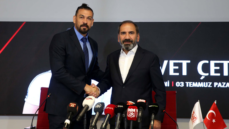 Sivasspor’da Servet Çetin dönemi resmen başladı Sivasspor’da Servet Çetin dönemi resmen başladı