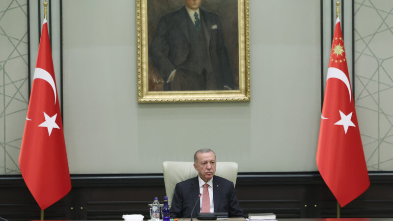 Cumhurbaşkanı Erdoğan’dan İsveç’teki provakasyona tepki; ‘Kur’an yakmak özgürlük olamaz’ Cumhurbaşkanı Recep Tayyip Erdoğan, Kabine Toplantısı’nın ardından açıklamalarda bulundu.