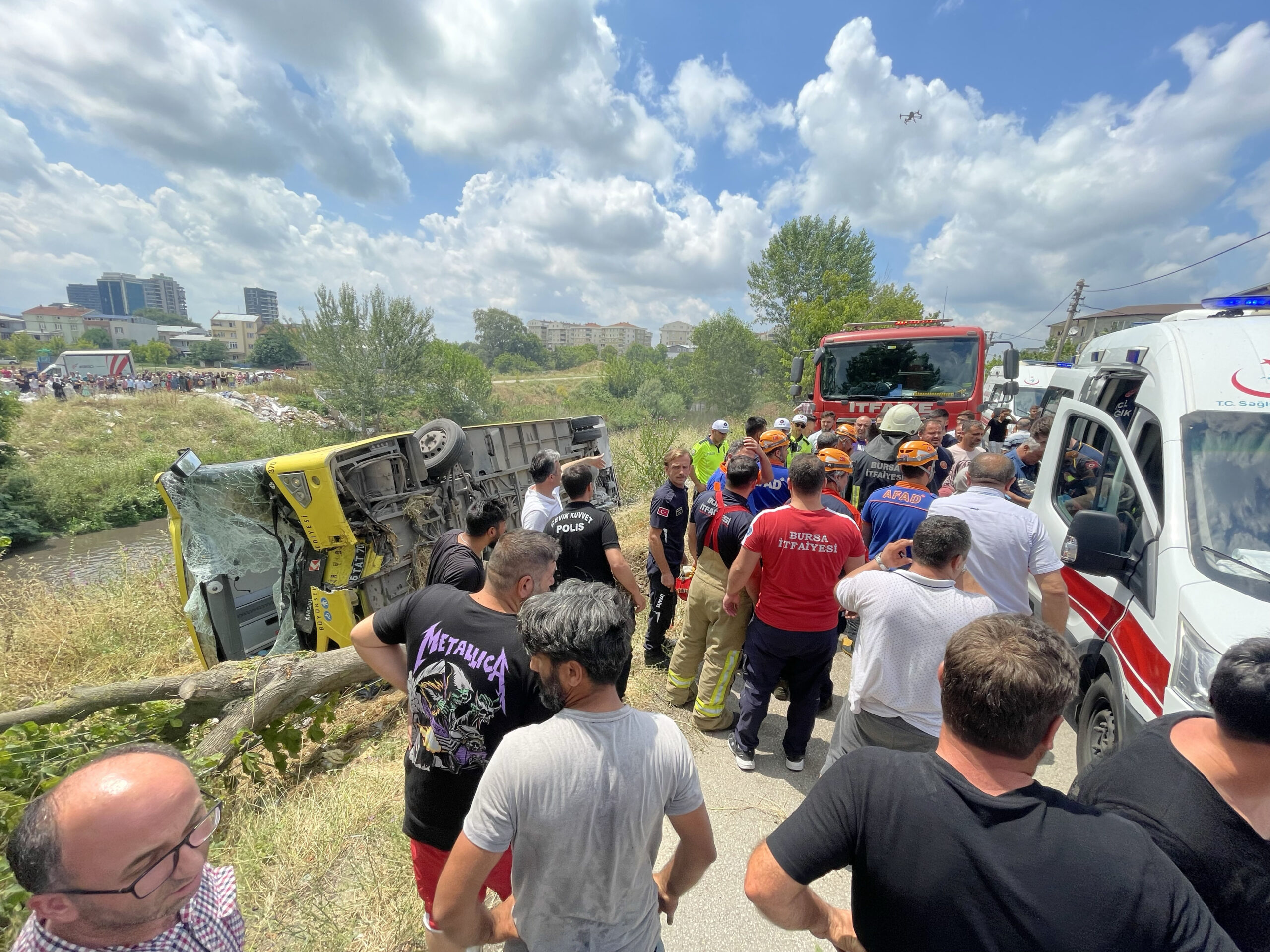 Bursa’da dehşet anları! Yolcu dolu otobüs devrildi çok sayıda yaralı…