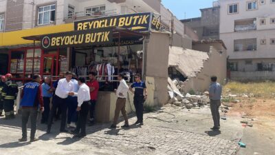 Gaziantep’te 2 katlı binanın duvarı çöktü: 4 yaralı