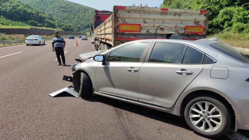 Bursa'nın Orhangazi ilçesinde meydana gelen trafik kazasında yaralanan sürücü hastaneye