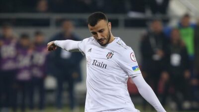 Saiss, Katar’a transfer oldu