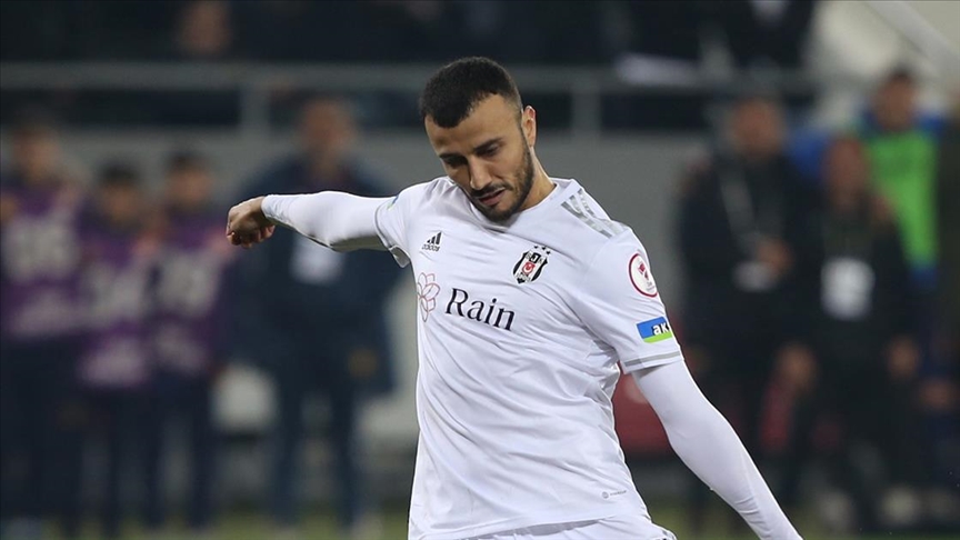 Saiss, Katar’a transfer oldu