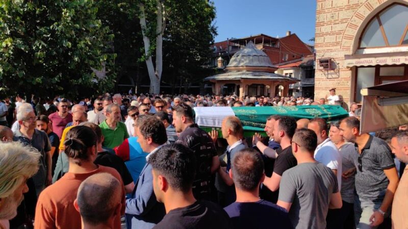 İYİ Parti İnegöl İlçe Başkanı hayatını kaybetti İYİ Parti İnegöl İlçe Başkanı Müfit Besler, tedavi gördüğü İnegöl