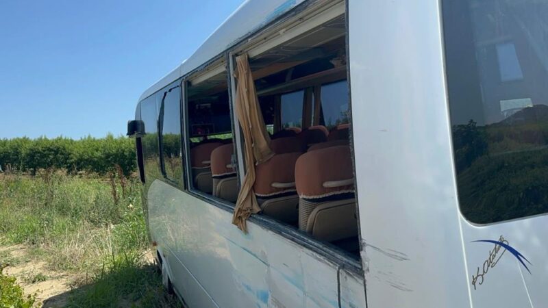 Bursa’da tır turist midibüsüne çarptı; Çok sayıda yaralı var… Bursa’nın İznik ilçesinde Iraklı turistleri taşıyan yolcu midibüsüne tır çarptı.