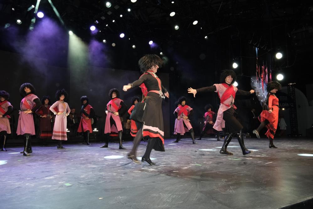 Bursa Festivali’nde yer çekimine meydan okuyan gösteri 4 AW936523 04