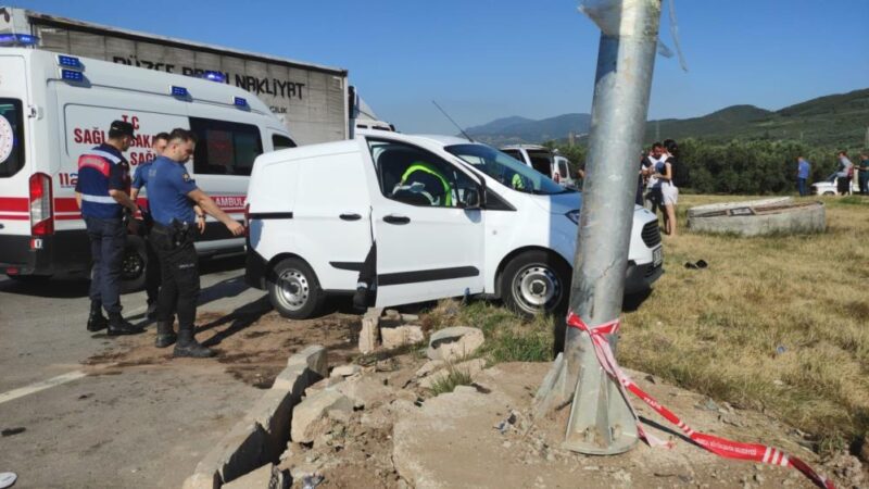 Bursa’daki o kavşakta bir kaza daha! Bursa’da Gemlik-Kurşunlu yolunda bulunan TOGG fabrikası yolu kavşağında sürekli kaza