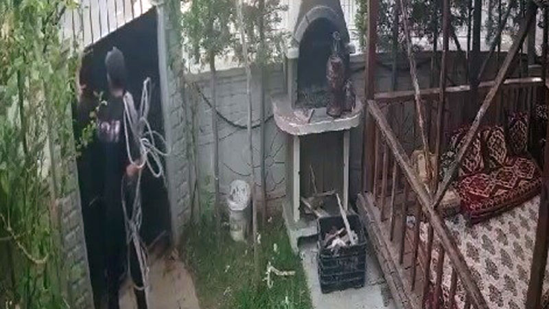 Bursa’da semaver çalan hırsız kamerada