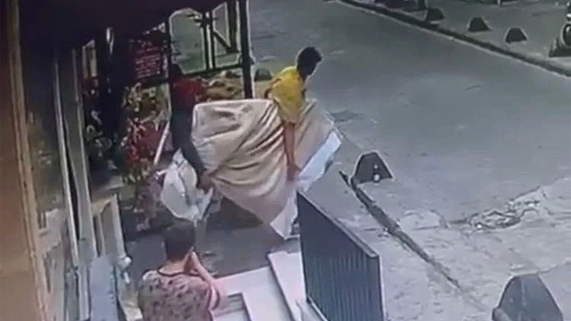 Film gibi olay! Hırsızın imdadına esnaf yetişti