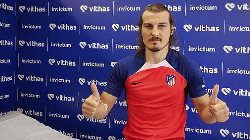 Son olarak Leicester City'de forma giyen milli futbolcu Çağlar Söyücü,