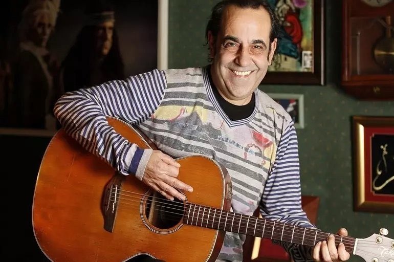 Bakan Koca acı haberi duyurdu; Özkan Uğur’u kaybettik…