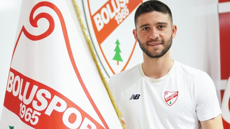 Bursaspor ile 1 yıllık sözleşmesini karşılıklı anlaşarak fesheden Kubilay Sönmez