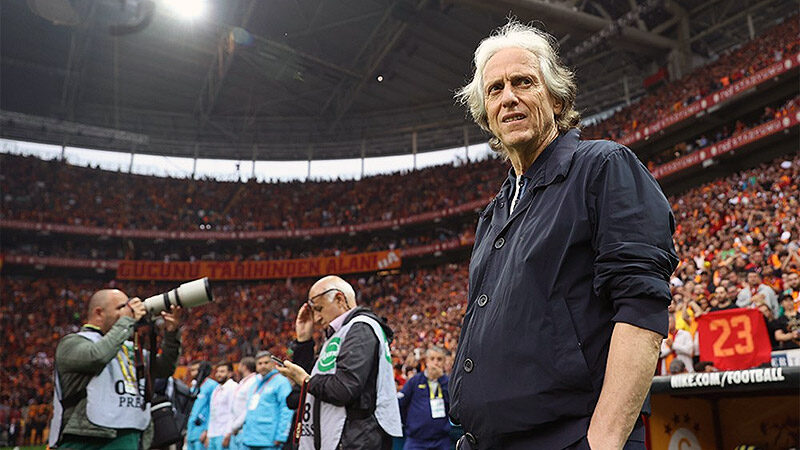Fenerbahçe'den ayrılarak Al Hilal'e transfer olan teknik direktör Jorge Jesus'un,