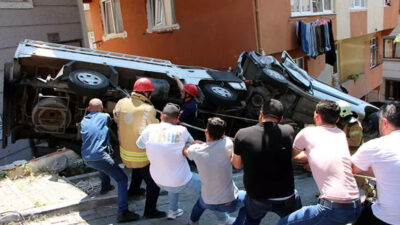 Vatandaşların kamyonet paniği! Bir kişi son anda kurtuldu