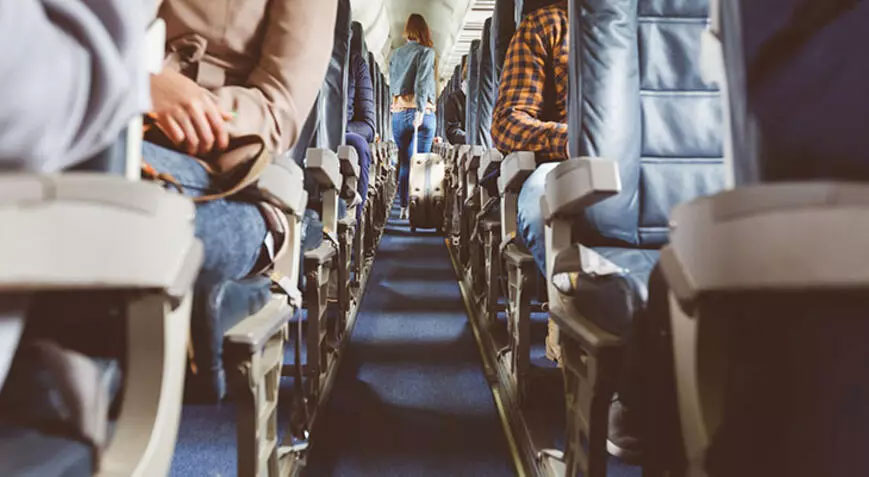 Uçakta taciz iddiası: 3 gözaltı Uçakta taciz iddiası: 3 gözaltı