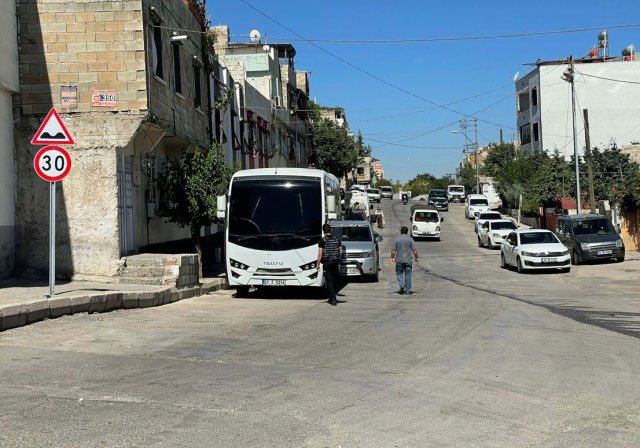 İki aile arasında sokak savaşı! Karşılıklı silahlar çekildi: 3 ölü, 1 yaralı