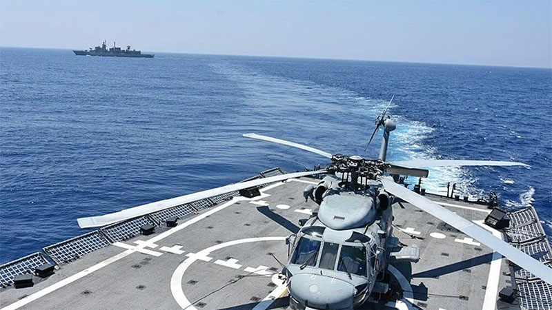 Doğu Akdeniz’de barış rüzgarları: Türk-Yunan gemileri yan yana