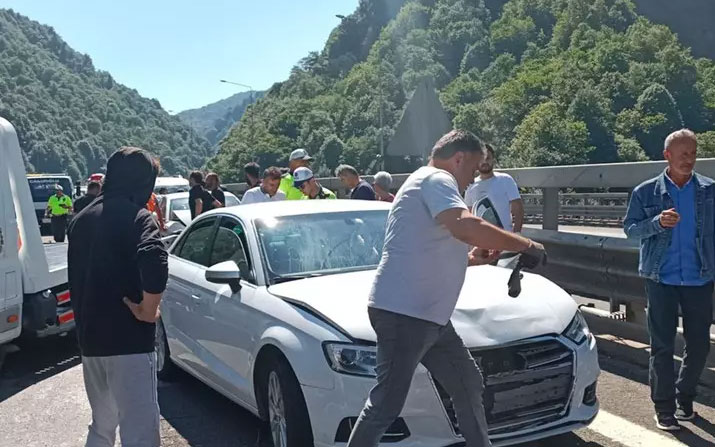 Bayram dönüşü Bolu’da zincirleme kaza! 18 araç birbirine girdi