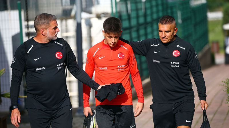 Stefan Kuntz’tan Arda Güler açıklaması: Kendi futbol anlayışı var A Milli Futbol Takımı Teknik Direktörü Stefan Kuntz, Real Madrid’e