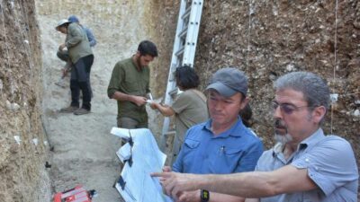 İzmir’deki faya yakın takip! Bilim adamları hendek açıp inceledi