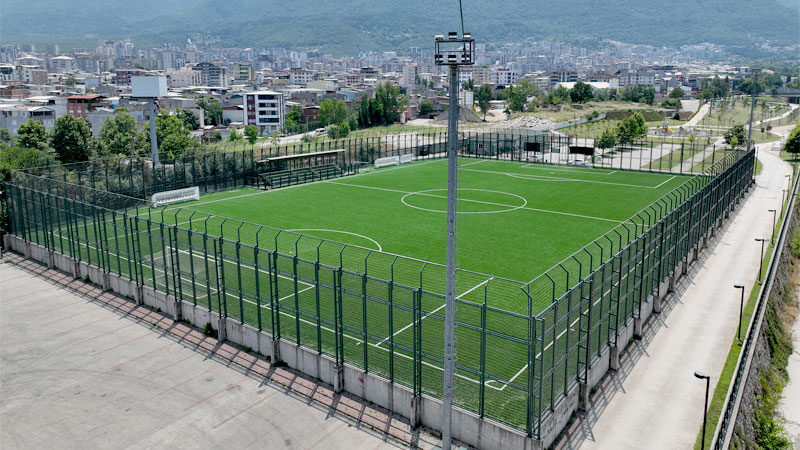 Bursa’ya yeni futbol sahası Bursa’da sporun çıtasını yükseltmek amacıyla her alanda önemli projelere imza