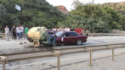 Bursa’da otomobil ile traktör çarpıştı