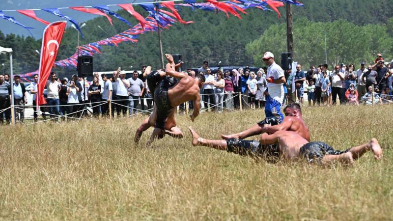 Bursa Büyükşehir Belediyesi tarafından 6’ncısı organize edilen Türk Dünyası Ata
