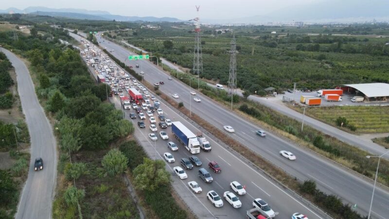 Bursa’da peş peşe iki kaza Bursa’da meydana gelen iki ayrı kazada 8 kişi yaralandı.