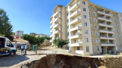 Doğalgaz borusu patladı, binalar boşaltıldı