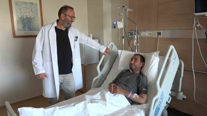 Devlet sanatçısının organları Bursa’daki 5 hastaya umut oldu Çanakkale’de geçirdiği rahatsızlık sonucu beyin ölümü gerçekleşen devlet sanatçısı Mehmet