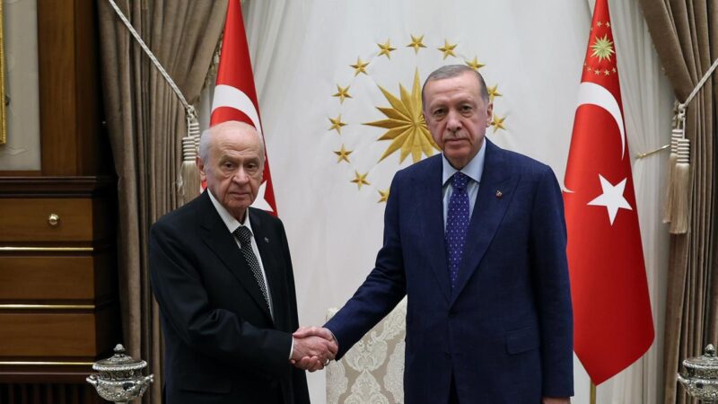 Cumhurbaşkanı Erdoğan, Bahçeli ile görüştü Cumhurbaşkanı Recep Tayyip Erdoğan ile MHP Genel Başkanı Devlet Bahçeli,