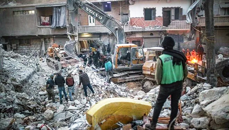 25 kişiye mezar olan binada ihmaller zinciri