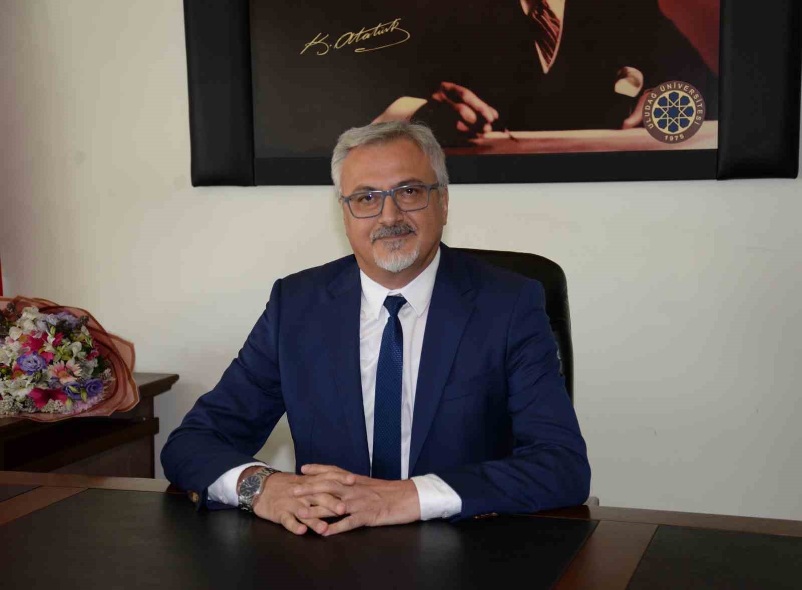 Uludağ Üniversitesi Hukuk Fakültesi’nde bayrak değişimi Uludağ Üniversitesi Hukuk Fakültesi’nde bayrak değişimi