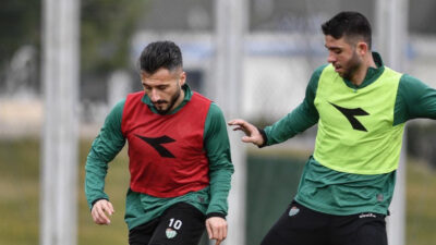 Bursaspor’un iki yıldızı takımda kalacak mı? İşte teklif edilen rakam…