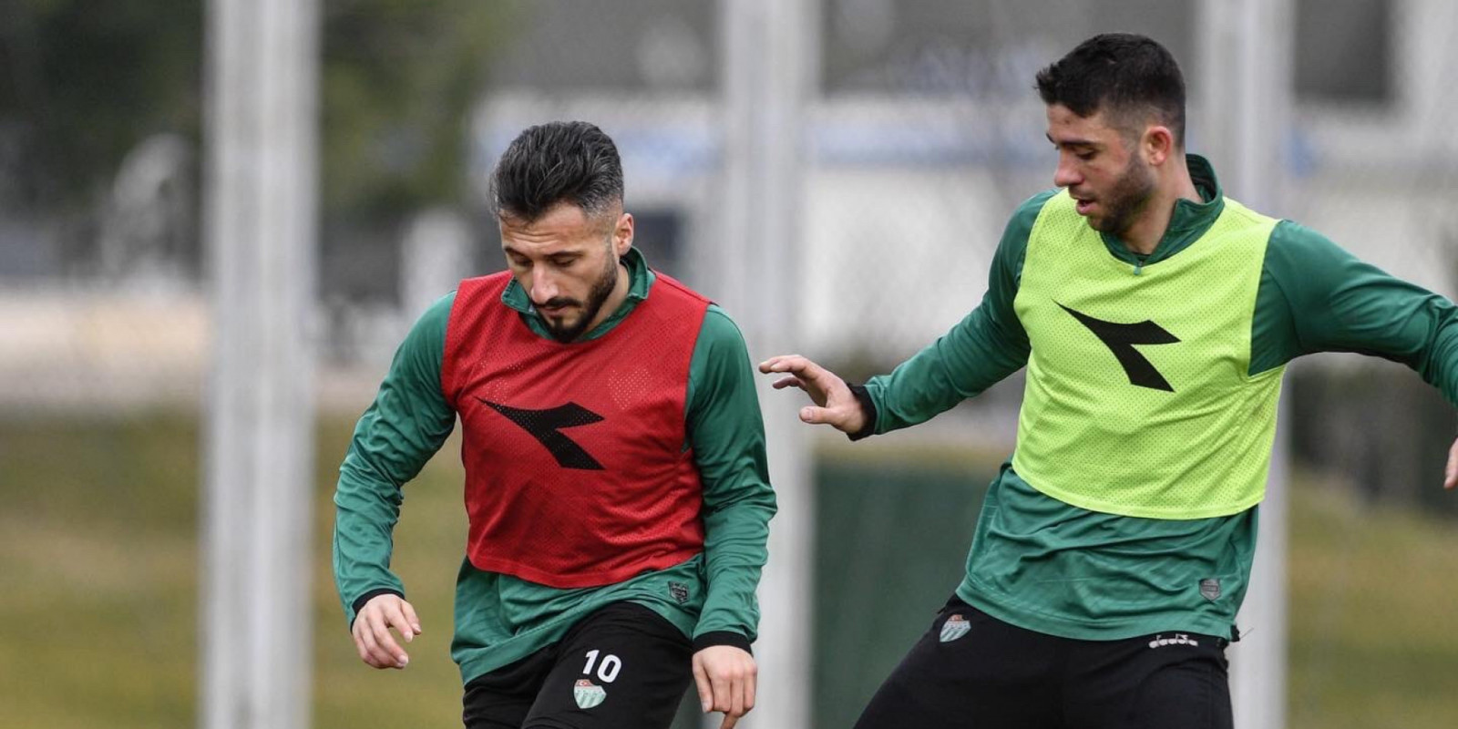 Bursaspor’un iki yıldızı takımda kalacak mı? İşte teklif edilen rakam… Bursaspor’un iki yıldızı takımda kalacak mı? İşte teklif edilen rakam…