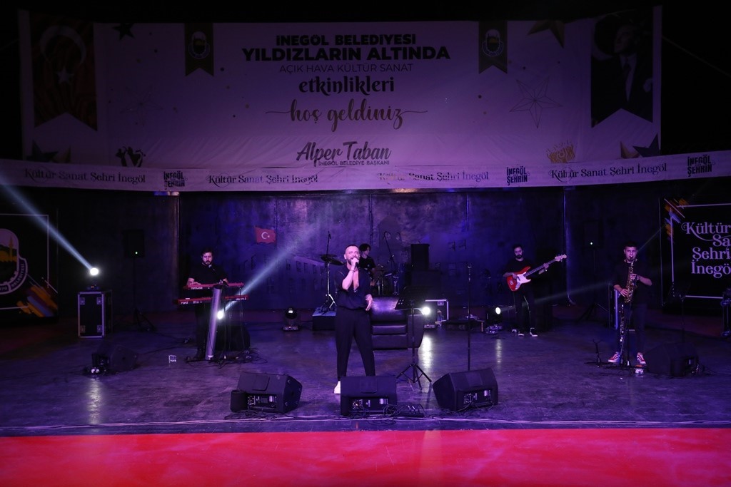 İnegöl Safa Zakir’le 90’ları yeniden yaşadı 1 inegol safa zakirle 90lari yeniden yasadi 8a43b24