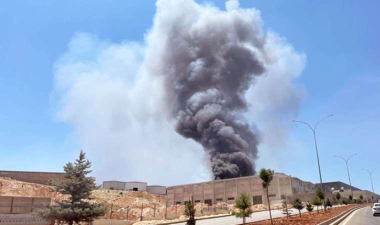 Gaziantep’te fabrika yangını: Dumandan etkilenen işçiler hastaneye kaldırıldı! Gaziantep’te fabrika yangını: Dumandan etkilenen işçiler hastaneye kaldırıldı!