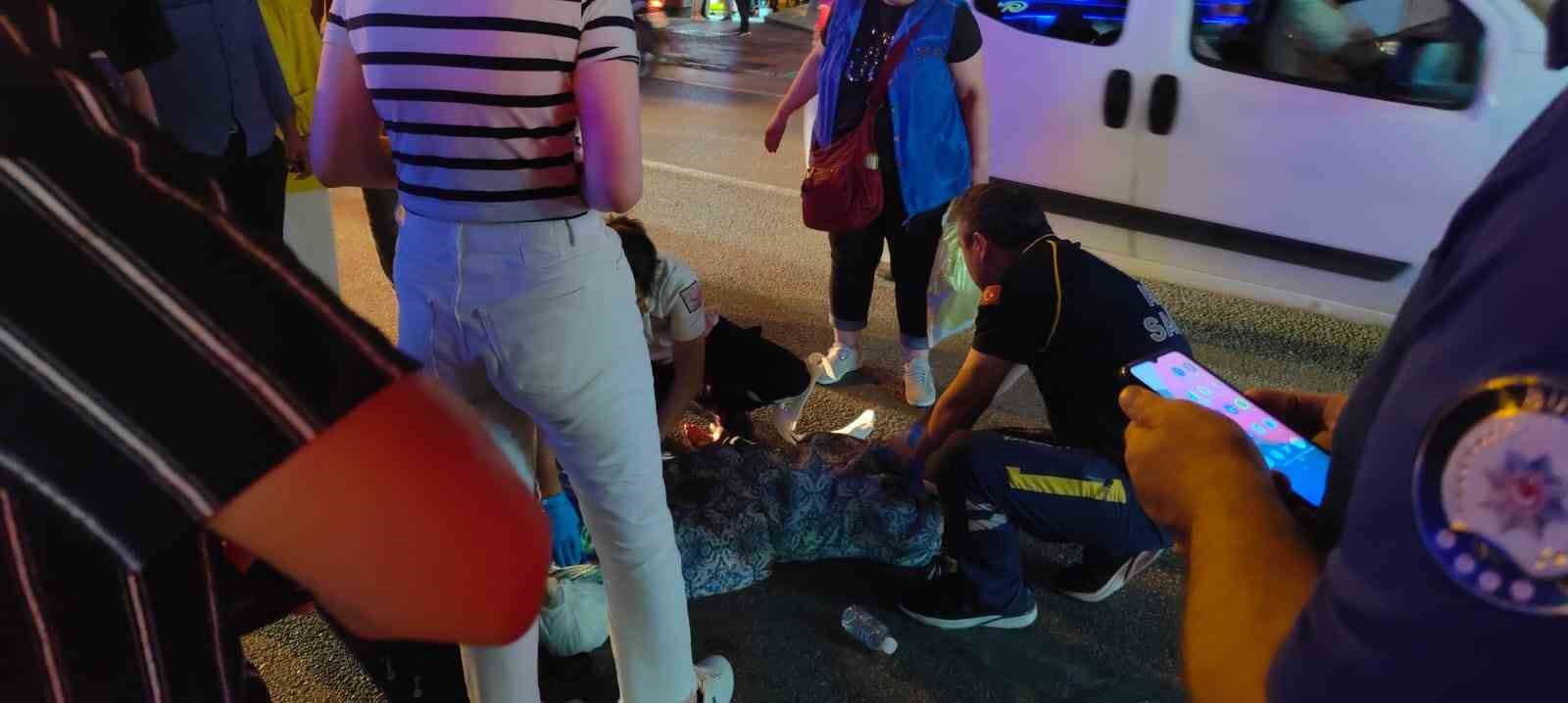 Bursa’da karşıdan karşıya geçmek isteyen kadına araba çarptı