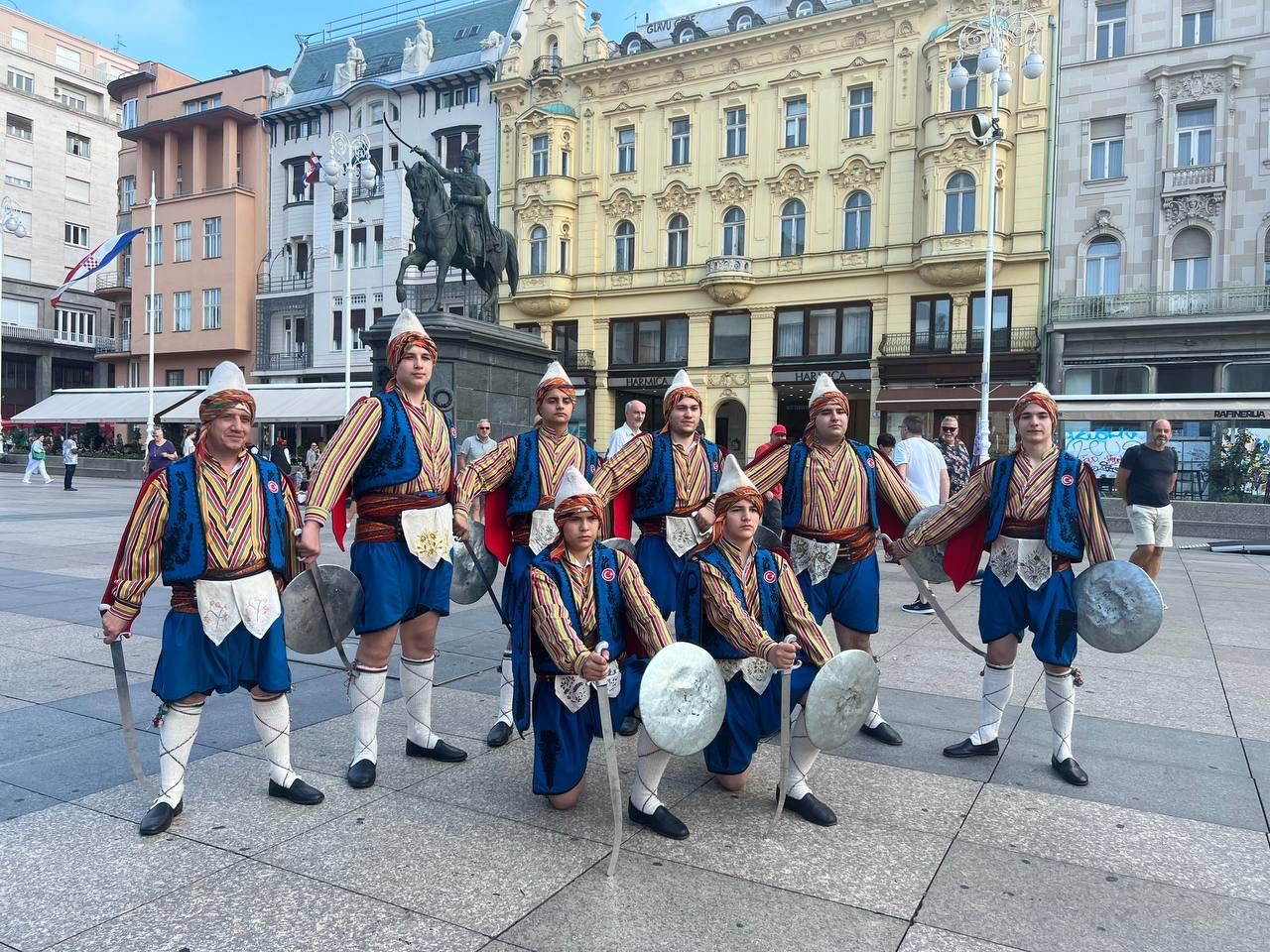 Kılıç kalkan Zagreb’te gönülleri fethetti 3 kilic kalkan zagrebte gonulleri fethetti 629fc3a