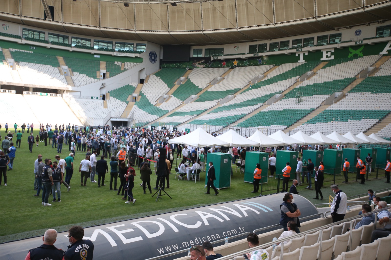 Bursaspor’da imzalar tamam! Kongre için süreç nasıl işleyecek? Bursaspor’da imzalar tamam! Kongre için süreç nasıl işleyecek?