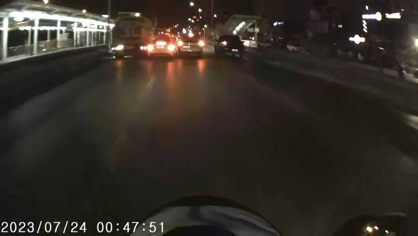 Bursa’da makas atarken facianın eşiğinden döndüğü o anlar kamerada