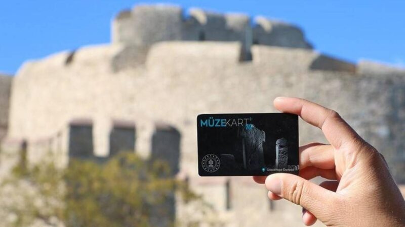 Gençlik ve Spor Bakanı Osman Aşkın Bak, 18-25 yaş arasındaki