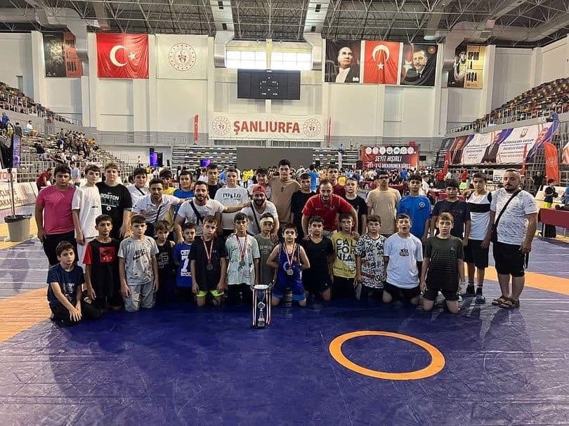 Bursalı güreşçiler Türkiye’de 8’inci oldu Bursalı güreşçiler Türkiye’de 8’inci oldu